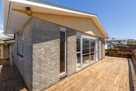 Photo of property in 10 Camellia Avenue, Bell Block, New Plymouth, 4312