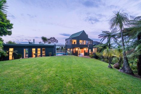 Photo of property in 70 Scenic Drive, Titirangi, Auckland, 0604