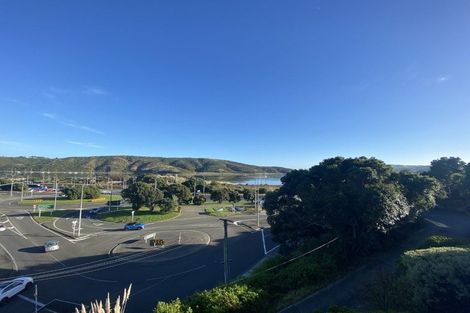 Photo of property in 3/48 Paremata Crescent, Paremata, Porirua, 5024