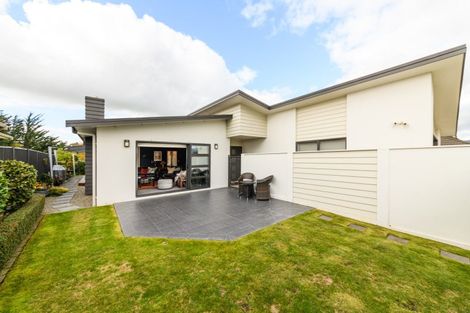 Photo of property in 4a Silkwood Place, Fitzherbert, Palmerston North, 4410
