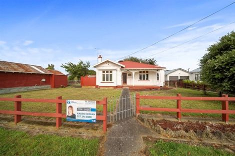 Photo of property in 27 Gloag Street, Waverley, 4510