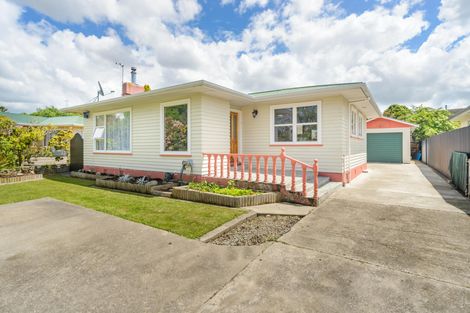 Photo of property in 14 Parkland Crescent, Terrace End, Palmerston North, 4410