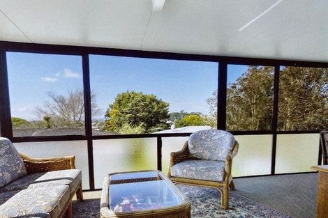 Photo of property in 2/55 Manhattan Heights, Glendene, Auckland, 0602