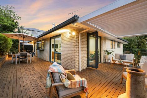 Photo of property in 21a Cliff Road, Torbay, Auckland, 0630