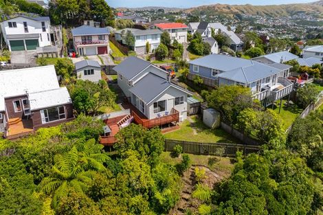 Photo of property in 8 Fitzpatrick Street, Newlands, Wellington, 6037