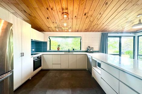 Photo of property in 646 Waitakere Road, Kumeu, 0891