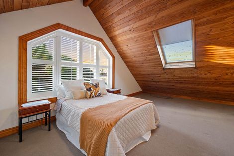 Photo of property in 5 Queen Street, Northcote Point, Auckland, 0627