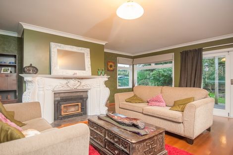 Photo of property in 98 Kauri Point Road, Laingholm, Auckland, 0604