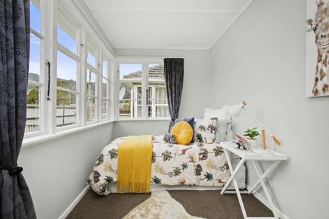 Photo of property in 1 Strand Crescent, Naenae, Lower Hutt, 5011