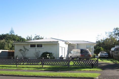 Photo of property in 8 Romney Place, Manurewa, Auckland, 2102