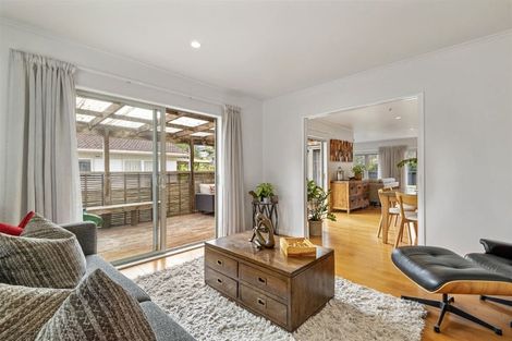 Photo of property in 2/17 Sudan Avenue, Milford, Auckland, 0620