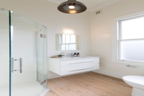 Photo of property in 34 Sentinel Road, Herne Bay, Auckland, 1011