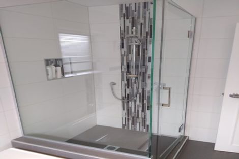 Photo of property in 6 Borrowdace Avenue, Botany Downs, Auckland, 2010