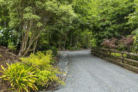 Photo of property in 1439 Old North Road, Helensville, 0875