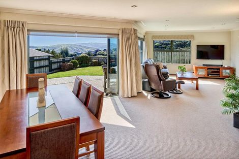 Photo of property in 32 Aspiring Terrace, Aotea, Porirua, 5024