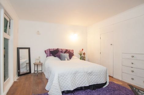 Photo of property in 98 Kauri Point Road, Laingholm, Auckland, 0604