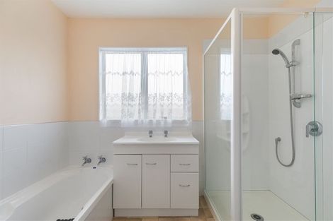 Photo of property in 29 Athena Drive, Totara Vale, Auckland, 0629