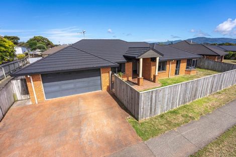 Photo of property in 96 Guildford Drive, Paraparaumu Beach, Paraparaumu, 5032