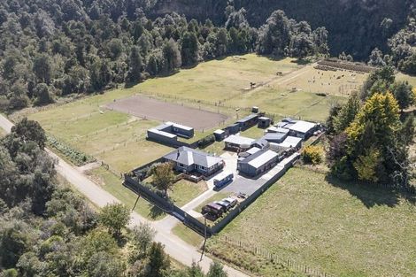 Photo of property in 12 Lagoon Road, Rangiwahia, Kimbolton, 4774