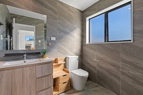 Photo of property in 2a Robin Lane, Browns Bay, Auckland, 0630