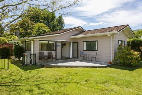 Photo of property in 18 Irwin Place, Kinloch, Taupo, 3377