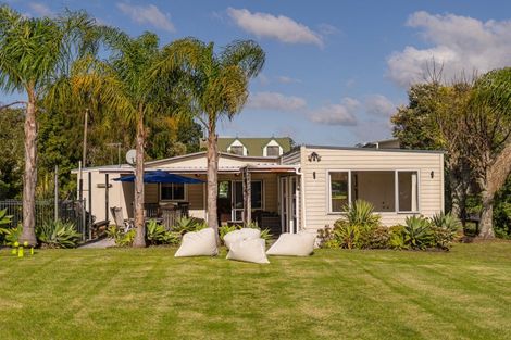 Photo of property in 30 Oyster Drive, Cooks Beach, Whitianga, 3591