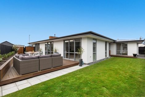 Photo of property in 8 Irvines Track, Halswell, Christchurch, 8025