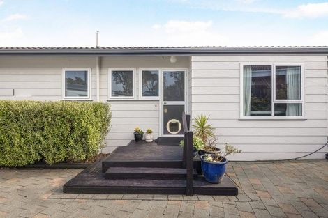 Photo of property in 35 Guadeloupe Crescent, Grenada Village, Wellington, 6037