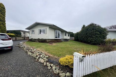 Photo of property in 19 Baillie Crescent, Carterton, 5713