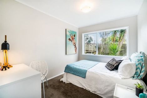 Photo of property in 2/210 Sunnynook Road, Totara Vale, Auckland, 0627