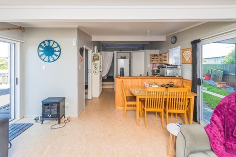 Photo of property in 1 Kamahi Street, Castlecliff, Whanganui, 4501