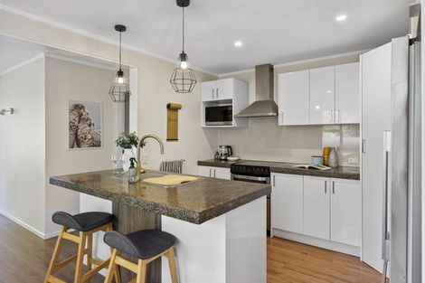 Photo of property in 15 Kauri Road, Waikanae, 5036