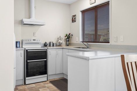 Photo of property in 5 Oldham Place, Darfield, 7510