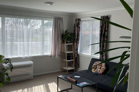 Photo of property in 45 Selwyn Crescent, College Estate, Whanganui, 4500