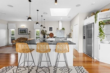 Photo of property in 18a Cambridge Terrace, Taradale, Napier, 4112