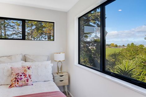Photo of property in 140e Edgewater Drive, Pakuranga, Auckland, 2010