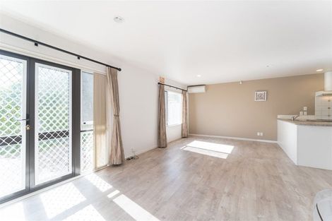 Photo of property in 5/2 Sunnydale Place, Oteha, Auckland, 0632