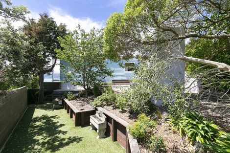 Photo of property in 4 Tai Paku Paku Road, Karaka Bays, Wellington, 6022
