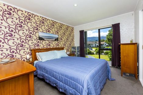 Photo of property in 42 Delaware Grove, Totara Park, Upper Hutt, 5018