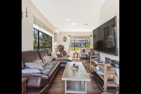 Photo of property in 1 Ashland Place, Weymouth, Auckland, 2103