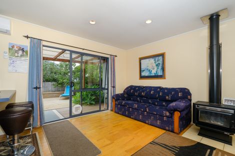 Photo of property in 46 Zefiro Drive, Massey, Auckland, 0614