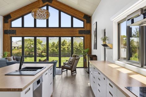 Photo of property in 7 Sapphire Spring Rise, Wanaka, 9305