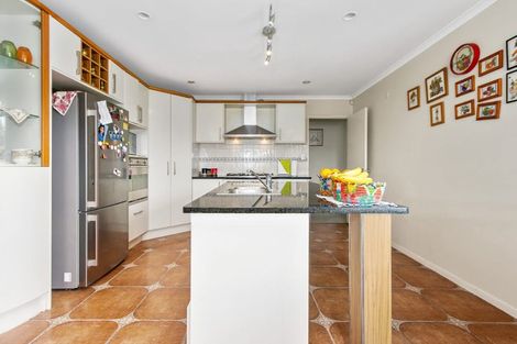 Photo of property in 22 Toledo Avenue, Henderson, Auckland, 0612