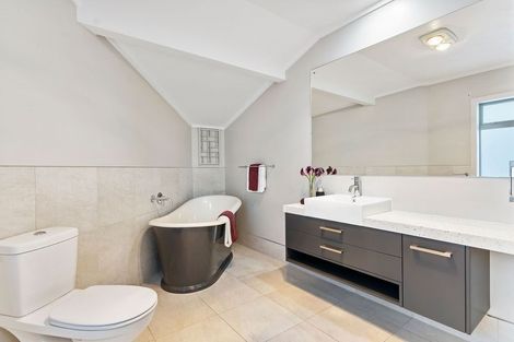 Photo of property in 17 Rangitoto View Road, Cockle Bay, Auckland, 2014