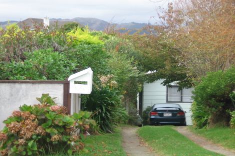 Photo of property in 105 Seaview Road, Paraparaumu Beach, Paraparaumu, 5032