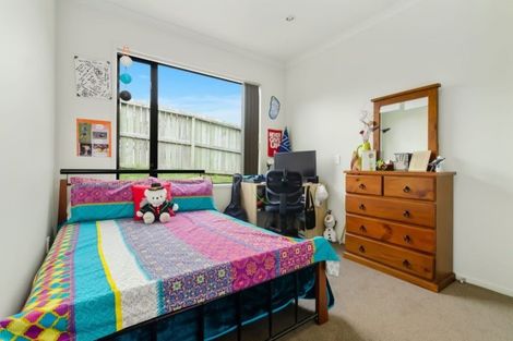 Photo of property in 31 Kirikiri Drive, Papakura, 2110