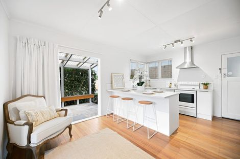 Photo of property in 64 Aurora Terrace, Hillcrest, Hamilton, 3216