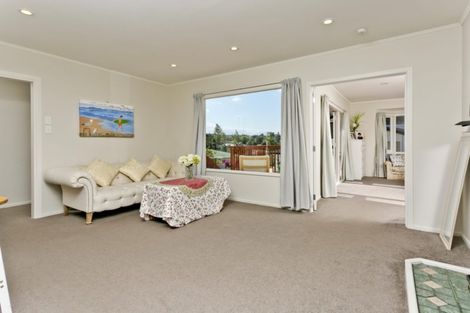 Photo of property in 33 Diana Drive, Glenfield, Auckland, 0627