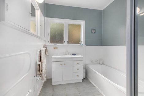 Photo of property in 4 Mana View Road, Paremata, Porirua, 5026