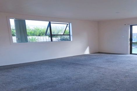 Photo of property in 12 Greville Road, Pinehill, Auckland, 0632